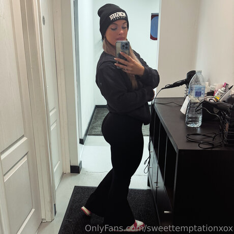 Naakte gelekte OnlyFans-foto van Sweettemptationxox
