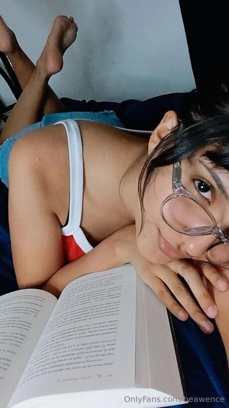 Naakte gelekte OnlyFans-foto van Beawence