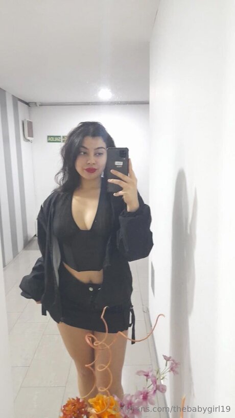 Naakte gelekte OnlyFans-foto van Thebabygirl19