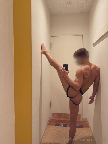Naakte gelekte OnlyFans-foto van Ruiru1ge