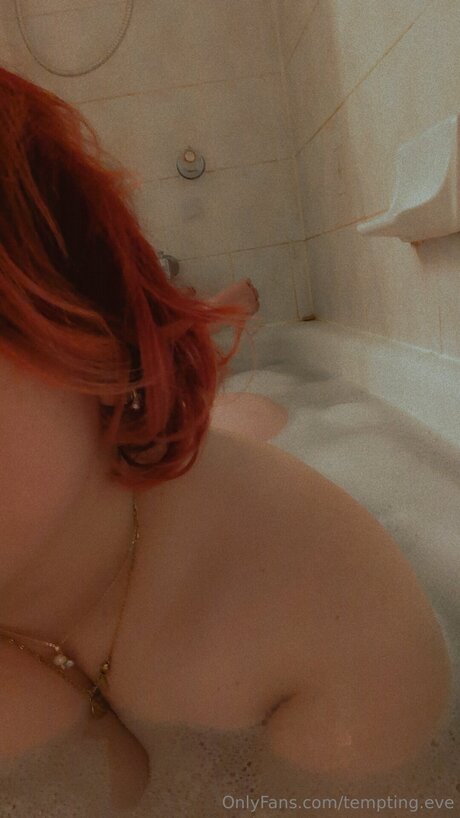 Naakte gelekte OnlyFans-foto van Tempting Eve