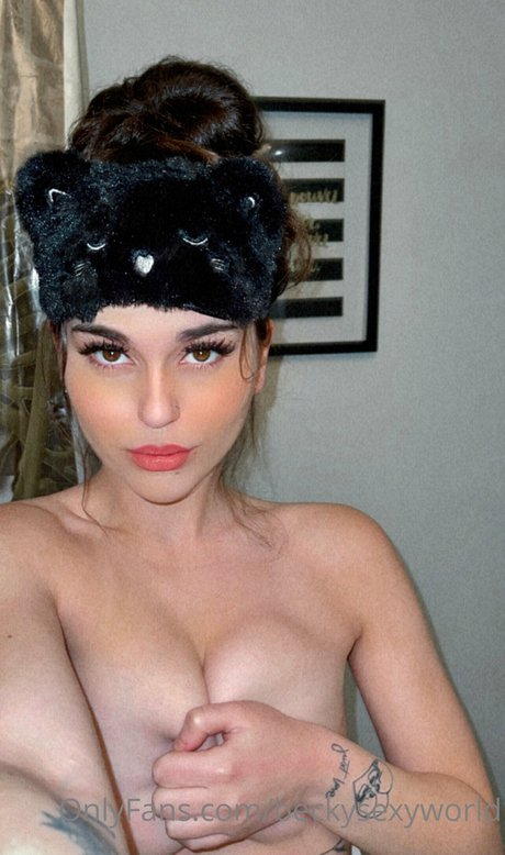 Naakte gelekte OnlyFans-foto van Rebecca Stpierre