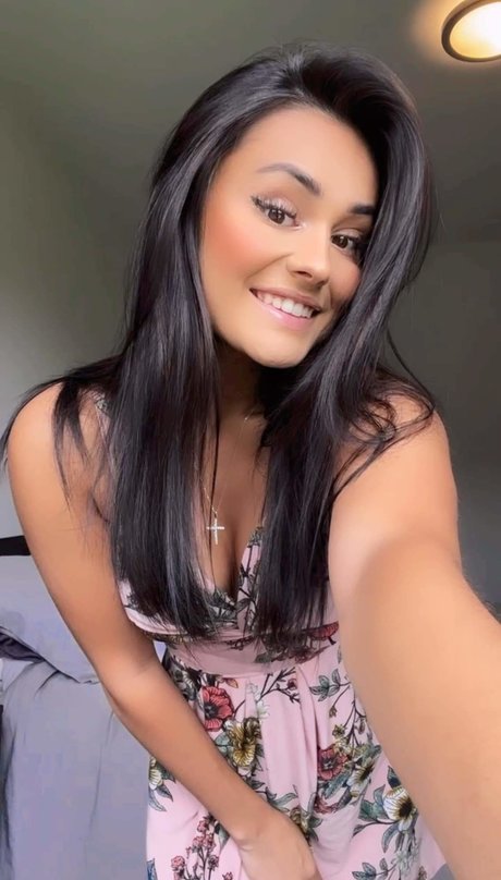 Naakte gelekte OnlyFans-foto van Cyndy Valerie Gamache Gravel