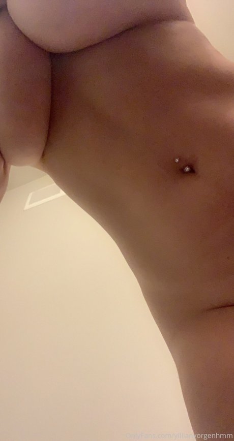 Naakte gelekte OnlyFans-foto van Yillian