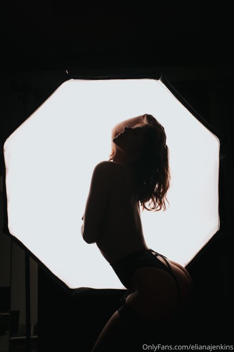Naakte gelekte OnlyFans-foto van Eliana Jenkins