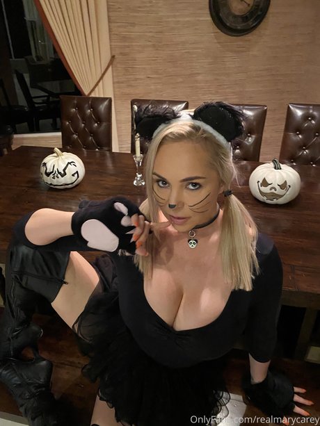 Naakte gelekte OnlyFans-foto van Mary Carey