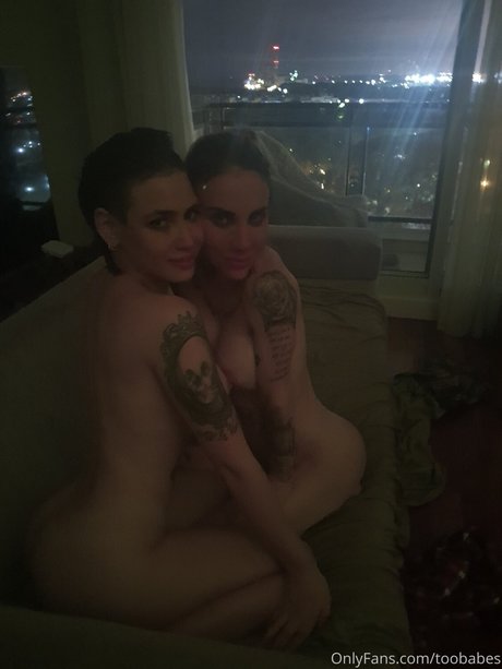 Naakte gelekte OnlyFans-foto van Lucy And Kari