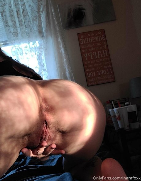Naakte gelekte OnlyFans-foto van Inarafoxx