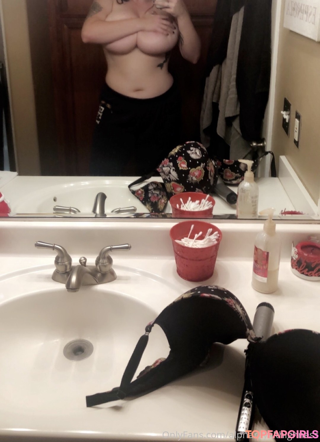 Naakte gelekte OnlyFans-foto van The Royal Highness #9 Naakte gelekte OnlyFans-foto van The Royal Highness #9