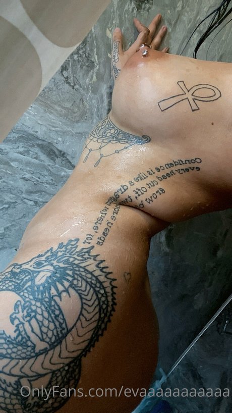Naakte gelekte OnlyFans-foto van Eva