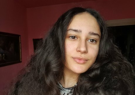 Naakte gelekte OnlyFans-foto van Curlynarcisa
