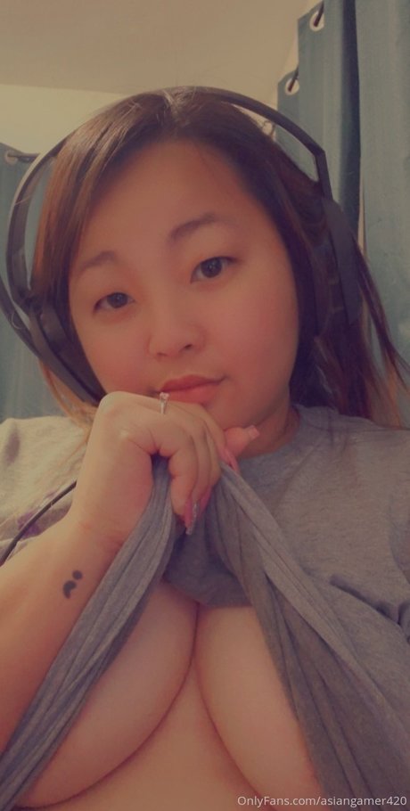 Naakte gelekte OnlyFans-foto van Creamy Asian Fantasy