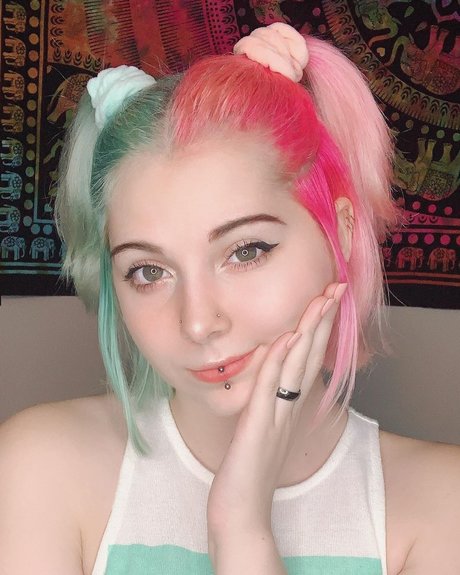 Naakte gelekte OnlyFans-foto van Mistyide