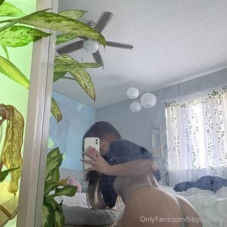 Naakte gelekte OnlyFans-foto van Bbynayomi
