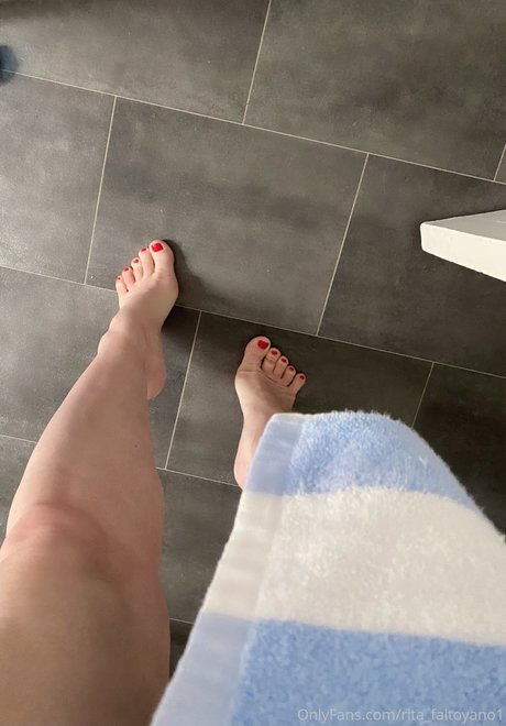 Naakte gelekte OnlyFans-foto van Rita Faltoyano