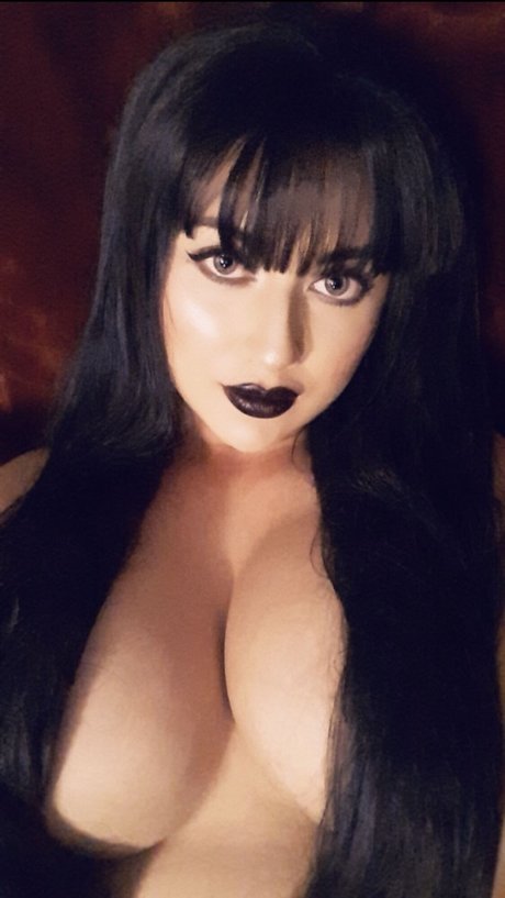 Naakte gelekte OnlyFans-foto van Blematia Doragona