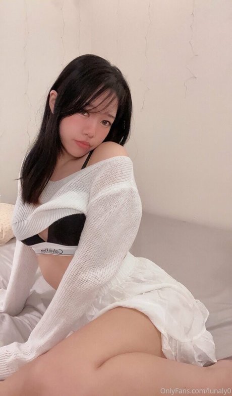 Naakte gelekte OnlyFans-foto van Lunabunniy