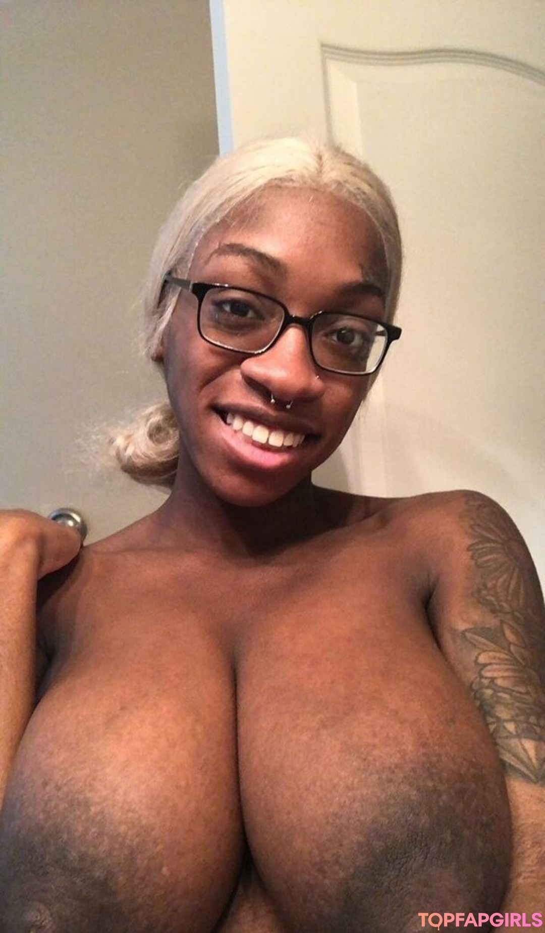 Naakte gelekte OnlyFans-foto van Barbie Bugatti #1491