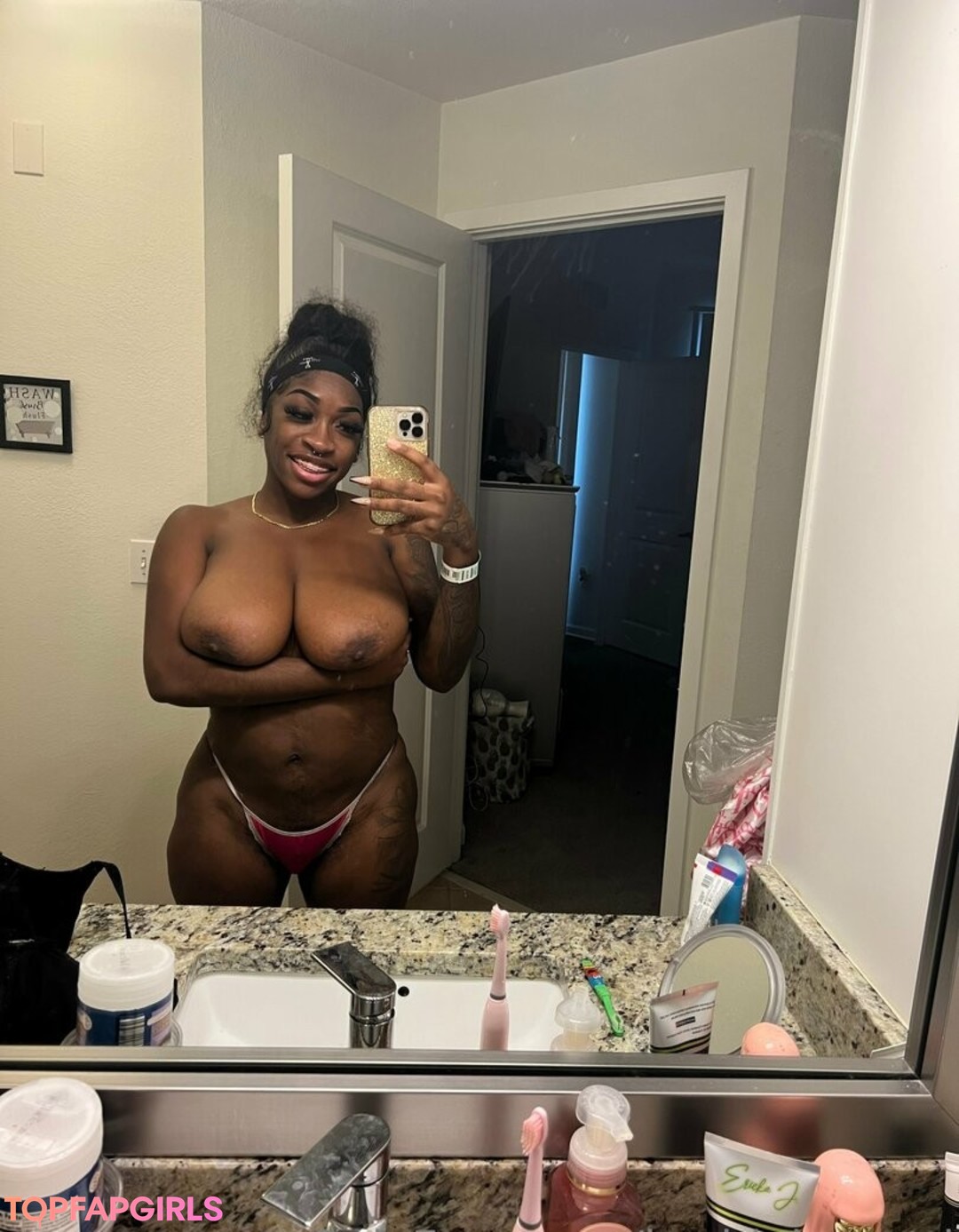 Naakte gelekte OnlyFans-foto van Barbie Bugatti #1574