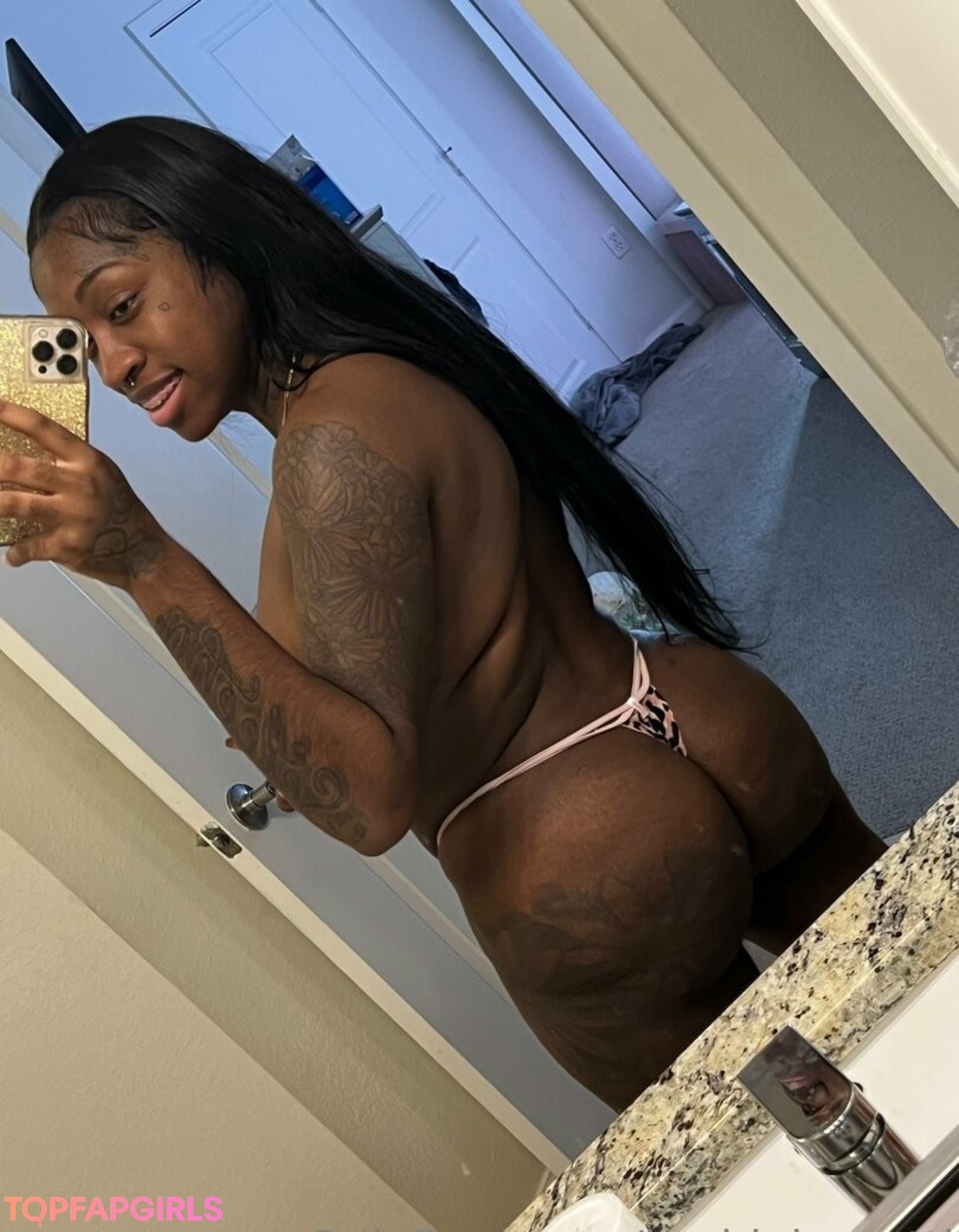 Naakte gelekte OnlyFans-foto van Barbie Bugatti #1577