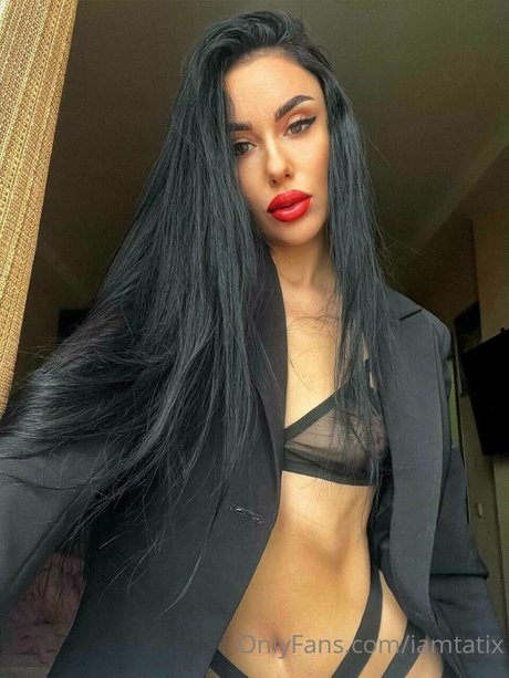 Naakte gelekte OnlyFans-foto van Tati