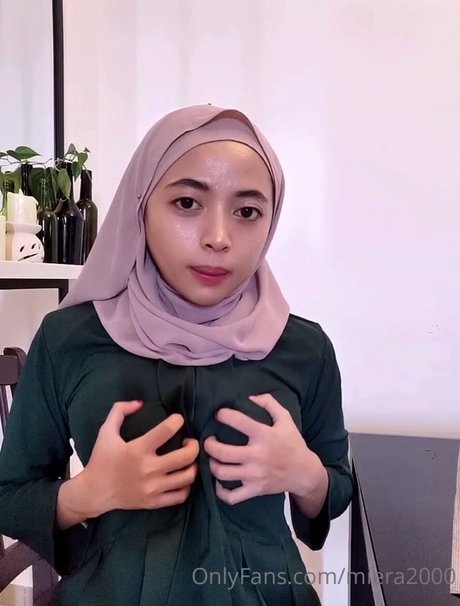 Naakte gelekte OnlyFans-foto van Babyymiera