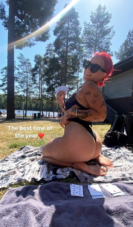 Naakte gelekte OnlyFans-foto van Tinze