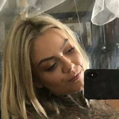 Naakte gelekte OnlyFans-foto van Nikky French