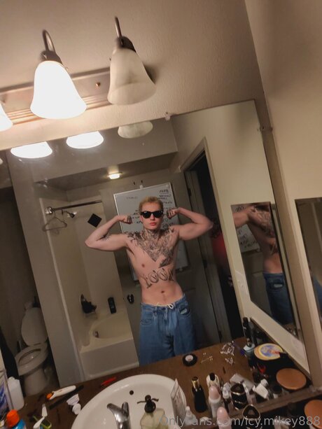 Naakte gelekte OnlyFans-foto van Icy Mikey888