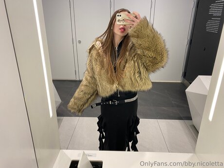 Naakte gelekte OnlyFans-foto van Bby Nicoletta