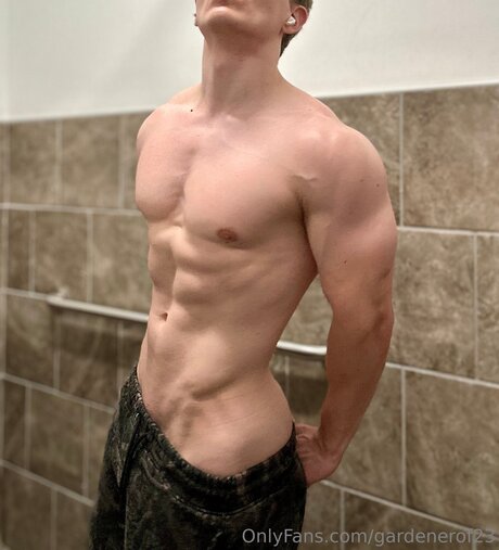 Naakte gelekte OnlyFans-foto van Gardenerof23