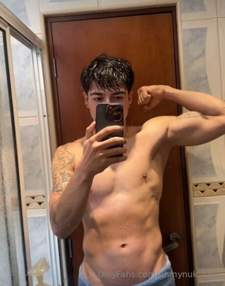 Naakte gelekte OnlyFans-foto van Ohmynuk Free