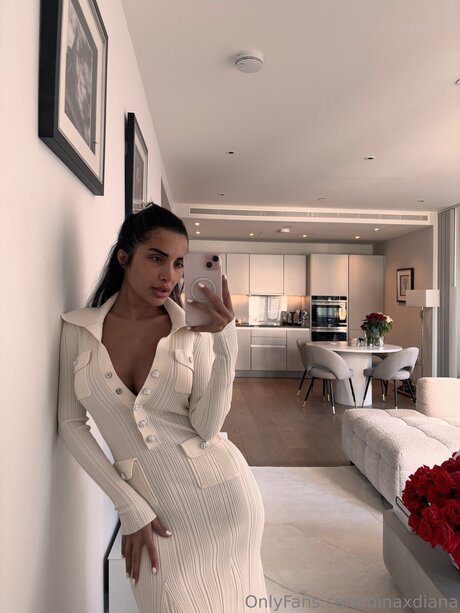 Naakte gelekte OnlyFans-foto van Ninaxdiana