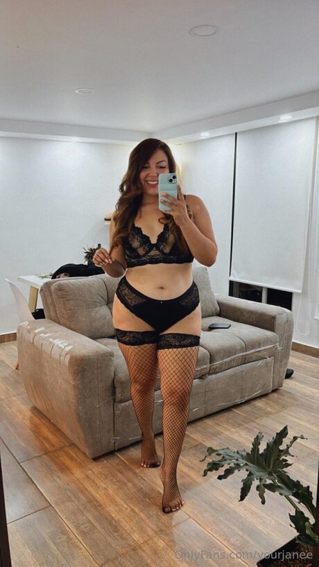Naakte gelekte OnlyFans-foto van Yourjanee