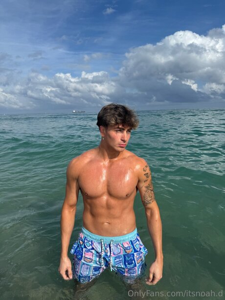 Naakte gelekte OnlyFans-foto van Itsnoah D