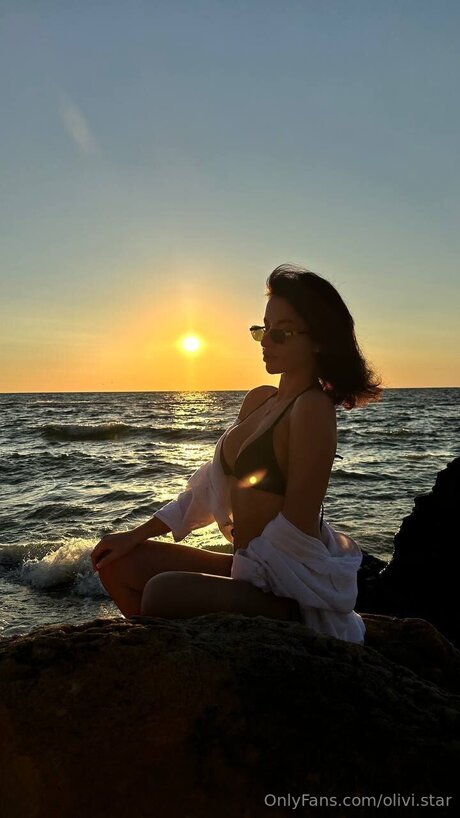 Naakte gelekte OnlyFans-foto van Olivi Star