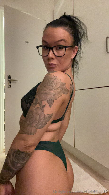 Naakte gelekte OnlyFans-foto van U414941334