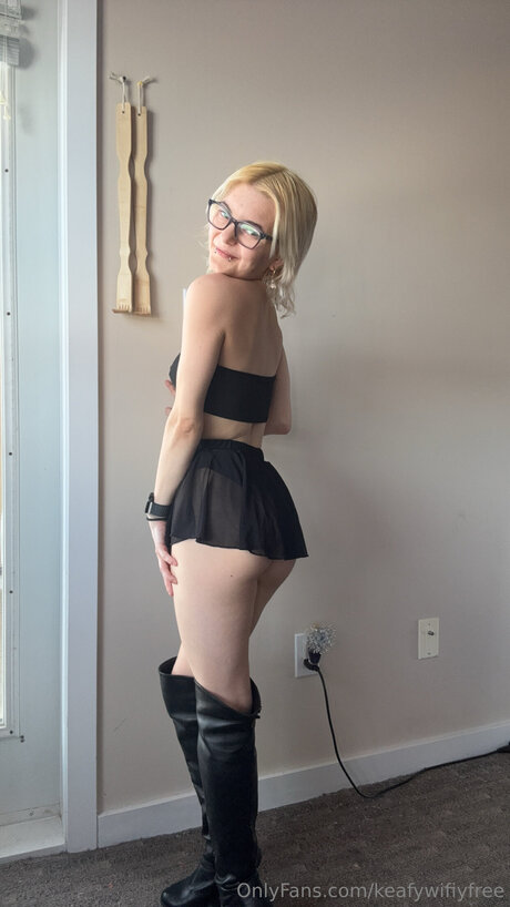 Naakte gelekte OnlyFans-foto van Keafywifiyfree