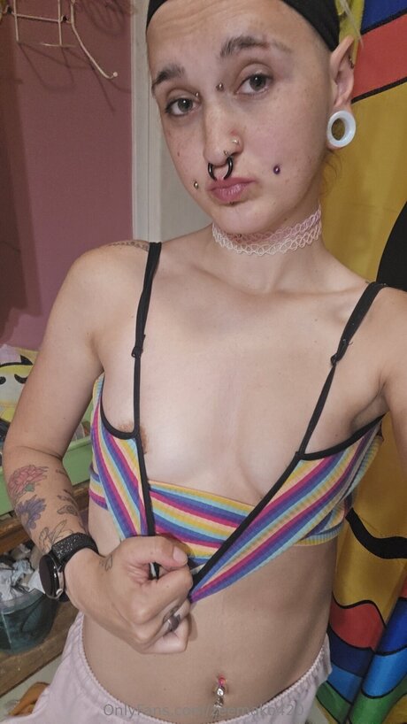 Naakte gelekte OnlyFans-foto van Zeemako420