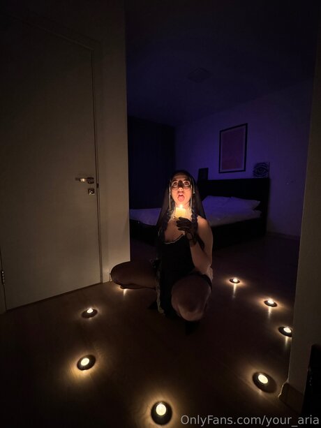 Naakte gelekte OnlyFans-foto van Your Aria