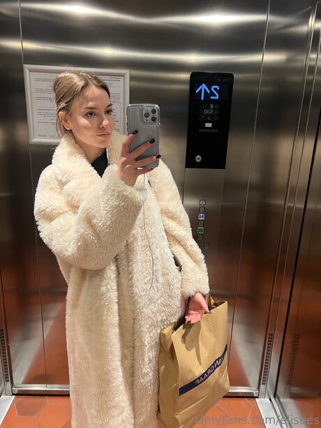 Naakte gelekte OnlyFans-foto van Elisees