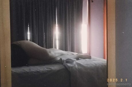 Naakte gelekte OnlyFans-foto van Ladyraspberry