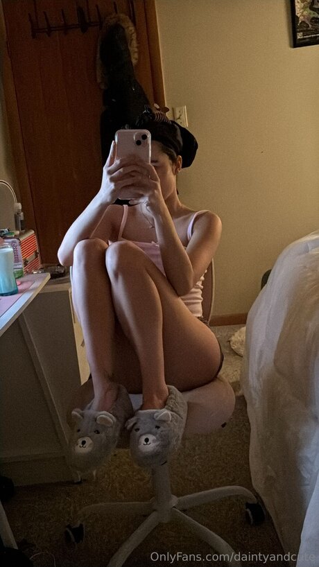 Naakte gelekte OnlyFans-foto van Daintyandcute