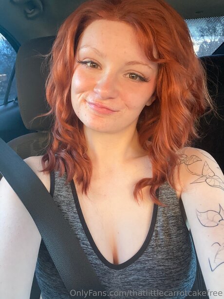 Naakte gelekte OnlyFans-foto van Thatlittlecarrotcakefree