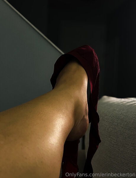 Naakte gelekte OnlyFans-foto van Erinbeckerton