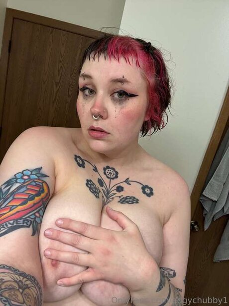 Naakte gelekte OnlyFans-foto van Edgychubby1