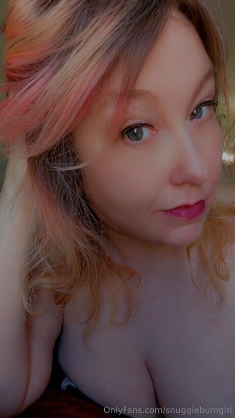 Naakte gelekte OnlyFans-foto van Snugglebumgirl