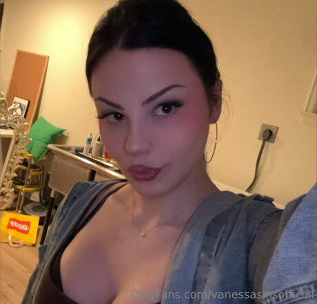 Naakte gelekte OnlyFans-foto van Vanessasinsofficial