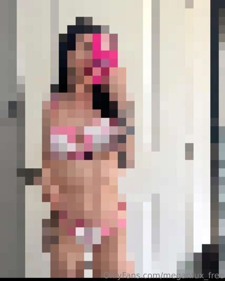 Naakte gelekte OnlyFans-foto van Meganfux Free