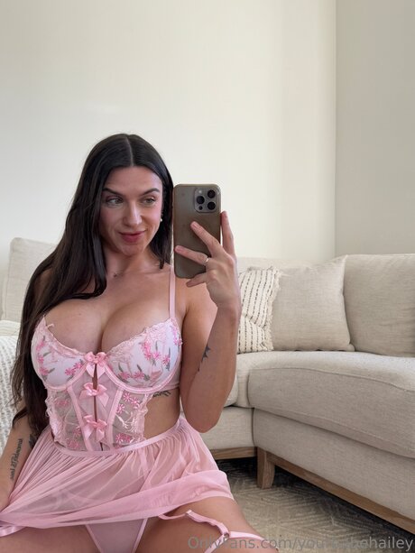 Naakte gelekte OnlyFans-foto van Yourbabehailey